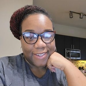 Meet your Posher, Latisha